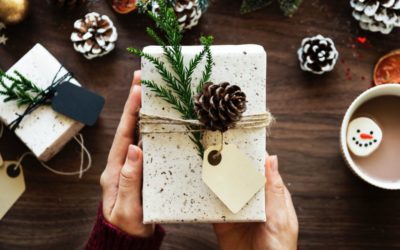 Top 12 Perfect Gifts for the World Traveler in your Life